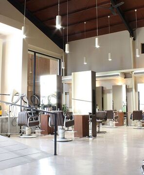 【南久留米】≪社会保険完備≫≪住宅手当あり≫キャリアアップできるシステム作りをしているので長く活躍できる環境を作っています！！近隣にお住まいのお客様から圧倒的な支持を受ける人気ヘアサロン「KATSUKI 国分店（カツキコクブテン）」からスタイリスト（美容師）の求人☆★☆