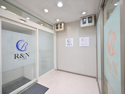 【伏見桃山】リピーターさんにも愛される脱毛併設のトータルビューティーサロン！≪社会保険完備≫≪実働8時間≫≪土日は19時退勤OK≫働きやすさ抜群！パリジェンヌ＆フラットラッシュが人気「Ladies salon R＆N（レディースサロンアールアンドエヌ）」からアイリスト（まつげエクステ・まつげパーマ・アイブロウ）の求人☆☆