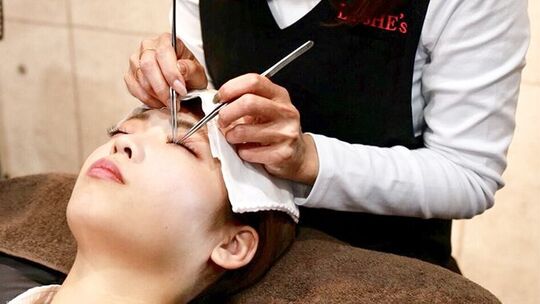 【JR京都駅前】≪完全個室≫≪売上50～55％還元≫≪保障給あり≫ ご自身のスタイルに合わせた働き方が可能です！各地域で大人気のアイラッシュサロンです！「La SHEs 京都駅前店（ラ シーズキョウトエキマエテン）」からアイリスト（まつげエクステ・まつげパーマ・アイブロウ）の求人☆☆