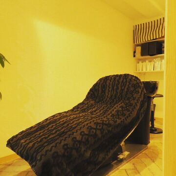 【阪急王子】≪平均退社19時≫≪土日休みOK≫≪最低保証給25万円〜≫≪有給休暇年10日≫≪社会保険完備≫マンツーマン接客でお客様と親身になって接したい。落ち着いた空間で働きたい。プライベートも充実させたい。そんな理想がある方にオススメ。個室型サロン“green（グリーン）”からスタイリスト（美容師）の求人☆★☆