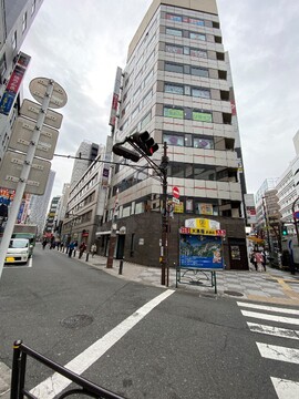 【池袋】≪指名料自己設定可能≫≪指名50％、フリー40％還元≫少人数制なので入客チャンス大！池袋駅東口前すぐなので集客が強い！メンズ特化スタイリストとして、お客様のカッコいいをたくさん作れるサロンです！「メンズサロン IVY 池袋（メンズサロンアイヴィーイケブクロ）」からスタイリスト（美容師）の求人☆★