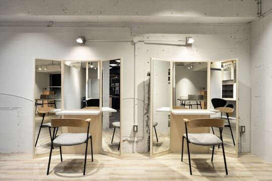 【二条】≪月8,9日休み≫≪社会保険完備≫≪営業時間内レッスンOK≫≪有給休暇あり≫頑張り次第で1年半でデビュー可能！スタッフがやりたいことを叶えてくれるサロン！着付けや撮影も学べる！ヘアケアに特化し20～30代の年齢層のお客様に愛されるサロン！「efesto（エフェスト）」からアシスタント（美容師）の求人☆★☆