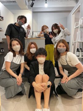 【天王寺】≪社会保険完備≫≪月8日休み≫≪スタイリストデビュー最短1年半≫≪全席個室≫一人一人のライフスタイルに合わせた勤務が可能！流行りのデザインなども積極的に取り入れているサロンです！「attrait（アトレ）」からアシスタント（美容師）の求人☆★