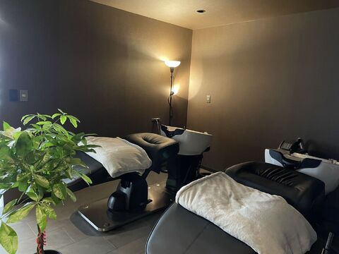 【京阪枚方市駅】≪月給25万円～≫≪月9日休み≫≪社会保険完備≫≪平均客単価15000円≫客単価も高く、高歩合でしっかりと稼げます！バレイヤージュやハイトーンカラー好き必見サロン！「K!ng highlight&extensions 枚方店（キングハイライトアンドエクステンションヒラカタテン）」からスタイリスト（美容師）の求人☆★