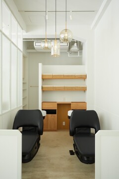 【阿波座】≪社会保険完備≫≪完全週休2日≫≪有給休暇／年1回いつでも取得できる1週間の長期休暇あり≫技術に自信のない方もキャリアのあるスタッフがしっかりサポートしてくれます！艶髪＆髪質改善が得意なお洒落サロン「kico 肥後橋店（キコヒゴバシテン）」からアシスタント（美容師）の求人☆★