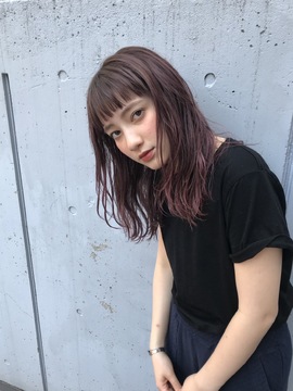 【表参道】≪社会保険完備≫≪高単価サロン≫≪店販賞与あり≫小顔に見せる似合わせカットやこだわりのトリートメントを使用した髪質改善が人気のサロン！スキルアップを目指している方にはピッタリ！「FEAT.（フィート）」からスタイリスト（美容師）の求人☆★