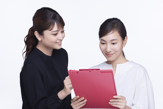 【有楽町】≪充実の研修制度・新卒歓迎≫≪社会保険完備・ボーナス年2回・待遇面も充実！≫長年のノウハウを活かした充実の研修制度を用意しています！大手ピアスグループが運営する″BIEWS（ビューズ）″よりアイブロウリストの求人です☆☆