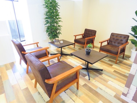 【新宿三丁目】≪髪色自由・ネイルOK≫≪月2回まで土日休みOK≫≪産休育休実績あり≫多数店舗展開の大人気サロン！頑張った分だけ還元される環境です！「marry 新宿東口店（マリー シンジュクヒガシグチテン）」からアイリスト（まつげエクステ・まつげパーマ・アイブロウ）の求人☆☆