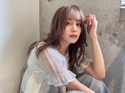 【JR吹田】≪月給23万円～≫≪土日休み月1～2回可能≫≪営業時間内レッスン中心≫≪月8日休み≫≪有給休暇あり≫ゆったりお客様と関わっていけます。頑張った分はしっかりと給与に還元！Fuente（フェンテ）からアシスタント（美容師）の求人☆★☆