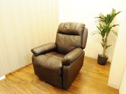 【新長田】≪平日のみなど相談可能！≫≪社会保険完備≫顧客さんが多く明るい元気なスタッフばかりのアットホームサロン。接客が大得意の方、ぜひお待ちしております！「Salon de Rt（サロンドアールティー）」からアイリスト（まつげエクステ・まつげパーマ・アイブロウ）の求人☆☆