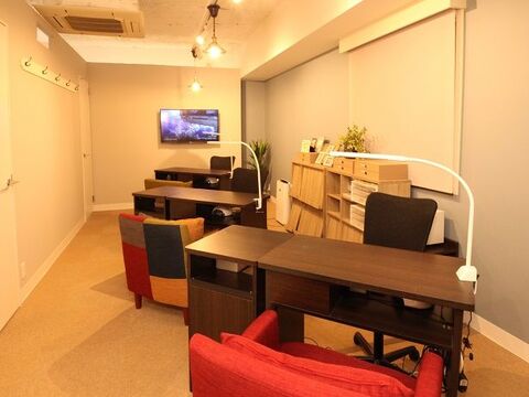 【東梅田】≪未経験OK・有給消化率100％・社会保険完備・男性スタッフもOK≫幅広い技術を提供！技術力が高くハイキャリアのスタッフが揃ったサロン「Enrich（エンリッチ）」からネイリスト（ネイル）の求人☆☆