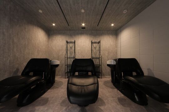 【昭和町】≪社会保険完備≫≪月8,9日休み≫≪トータルビューティーサロン≫完全個室、半個室のプライベート空間。ヘアー・ネイル・アイラッシュが学べる環境が整っています。「re; nown hair eye&nail design 阿倍野区昭和町店（アールイーノウンアベノクショウワチョウテン）」からスタイリスト（美容師）の求人★☆