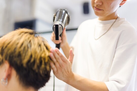 【瑞穂運動場東】◆完全週休2日制・土日希望休可能・社会保険完備◆美容業界当たり前のブラックな部分を本気で排除したいと考えている好待遇メンズサロン！無駄な拘束を無くし、高い歩合率を実現！短い勤務時間で高額月給が可能です！「MEN'S SALON alfRed 瑞穂店（メンズサロンアルフレッドミズホテン）」からスタイリスト（美容師）の求人☆★