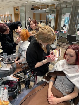 【池袋】≪社会保険完備・完全週休二日制・客単価16000円≫働きやすい環境！顔タイプ診断に合わせた小顔カットが得意なサロン「ElEn.（エレン）」からスタイリスト（美容師）の求人☆★