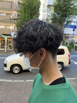 【六甲道】≪月給25～75万円≫≪完全週休二日制≫≪社会保険完備≫周りに大学があるので大学生からも人気のサロン！地域密着型の少人数制サロンなのでお客様を大事に自分のペースで接客がしたい方にもオススメ！「dot.（ドット）」からスタイリスト（美容師）の求人☆★