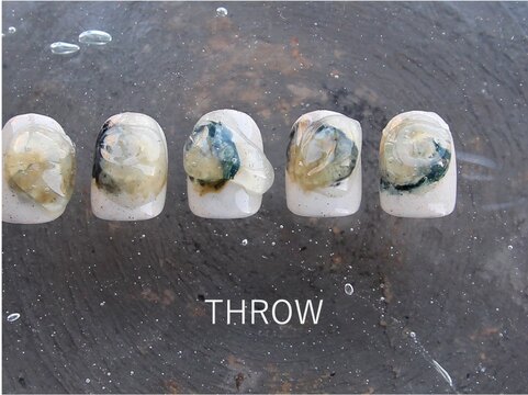 【梅田】ニュアンスネイルが人気なサロン！≪19時までの営業≫≪月8日休み≫≪月給21万円～≫≪社会保険完備≫「THROW neuve（スロウヌーヴ）」からネイリスト（ネイル）の求人★★