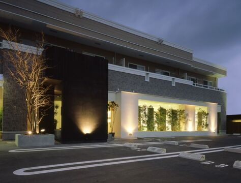 【赤間】≪毎週日曜が定休・営業時間は18:00～18:30まで・休日数の選択OK・社会保険完備・交通費orガソリン代は全額支給≫毎日の仕事を楽しんでもらいたい！そのために充実した福利厚生を整えています！地域のお客様に長く愛されるトータルビューティーサロン「hair&make Bis! くりえいと店（ヘアーアンドメイクビスクリエイトテン）」からスタイリスト（美容師）の求人★☆