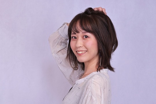 【豊中駅】≪完全週休2日制／平均18時半ごろ退勤／営業時間レッスンOK≫広々とした店内でのびのび働けます！安定して稼げる給与システムがオススメ。高単価でお客様としっかり関われます。「Angee Hair Garden（アンジーヘアーガーデン）」からスタイリスト（美容師）の求人★☆