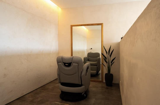 【岡寺駅】≪最短2年でデビュー可能！・営業中レッスンOK≫≪社会保険完備≫≪完全週休2日制≫≪実働8時間≫≪20時までに退勤可能≫≪客単価1万円以上≫未経験、新卒生でも安心のカリキュラムを使ったレッスン体制！「No.2128（ナンバーニイチニハチ）」からアシスタント（美容室）の求人★☆