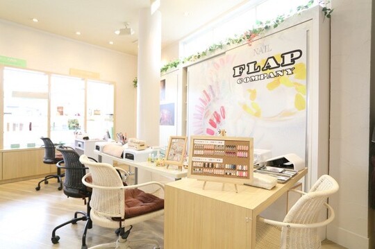 【松原】≪月9日休み&有給休暇あり≫≪実働8時間≫≪社会保険完備≫≪住宅手当あり≫地域郊外型の人気トータルビューティーサロン！アイラッシュやネイル、着付けなど幅広い技術を学ぶことが可能です！理容も併設！「FLAP COMPANY 松原店（フラップカンパニーマツバラテン）」からスタイリスト（美容師・理容師）の求人☆★