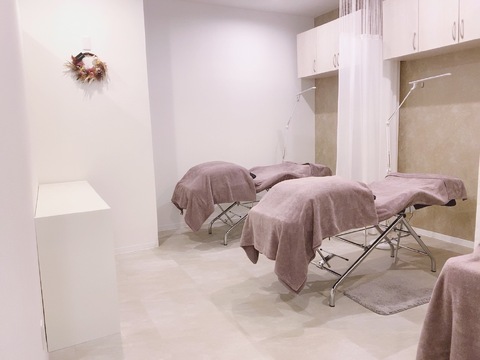 【梅田】≪マンツーマン施術・掛け持ちなし！≫≪休み日数の選択可能！≫≪モデルさん完全サポート≫≪実働8時間≫≪完全週休2日制≫≪曜日によっては18時退勤OK≫大阪駅前第2ビル2階でアクセスもバツグン！！お客様に愛され続ける「Cherie 梅田店（シェリー ウメダテン）」からアイリスト（まつげエクステ・まつげパーマ・アイブロウ）の求人☆☆