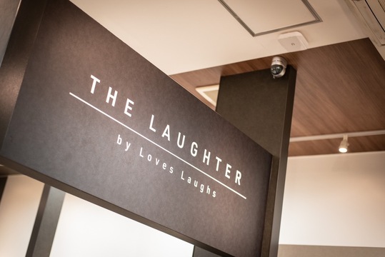 【西小倉】≪Aujua取り扱い・カラーやデザインテクニックを取得可能・社会保険完備・休日数の選択OK≫20〜30代のお客様が多数ご来店！歩合給もつきやすく高月給が目指せるヘアサロン「半個室サロン THE LAUGHTER by Loves Laughs 戸畑朝日ヶ丘店（ハンコシツサロンザラフターバイラブズラフズトバタアサヒガオカテン）」からスタイリスト（美容師）の求人★☆