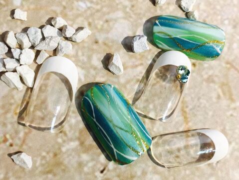 【イオン大野城】≪実働8時間≫≪完全週休2日制≫≪ＷワークOK≫幅広いお客様に長く愛されています！経験豊富なオーナーさんから技術指導OK♪働きやすさバツグンのネイルサロン『nail treat LUXUEUX イオン大野城店（ネイルトリートルクソーイオンオオノジョウテン）』