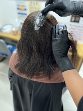 【阪神西宮】≪社会保険完備≫ブランクがある方やママさんも歓迎！せっかく資格を取って頑張ってきた、美容師という”好きなこと”。これからも頑張ってみませんか？白髪染め専門店「Graycolor awesome 阪神西宮（グレーカラーオーサムハンシンニシノミヤ）」からカラーリスト（美容師）の求人☆★☆