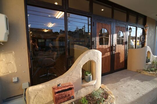 【浜松駅】≪土日休み取得OK≫≪2年でデビュー可≫≪完全週休二日制≫充実した教育体制で着実スキルアップができるサロン！「pique（ピケ）」からアシスタント（美容師）の求人☆★