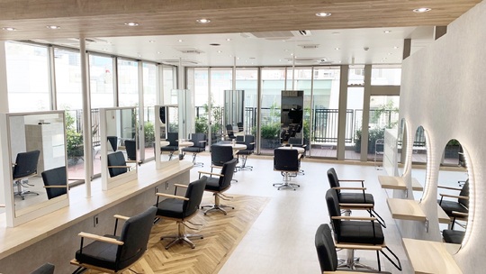 【天神】≪スタッフ定着率93％≫≪全席個室店舗≫≪インボイス会社負担で面倒な手続き不要≫≪単価10000円以上≫≪最低保障給あり≫≪マンツーマンでの入客≫話題の韓国＆艶髪特化サロン！ほとんどのスタッフが顧客0スタートなので、顧客がいない方も安心ですよ！高単価サロンのため数をこなさなくても稼いでいける！「Zina 福岡天神（ジーナフクオカテンジン）」からスタイリスト（美容師）の求人☆★