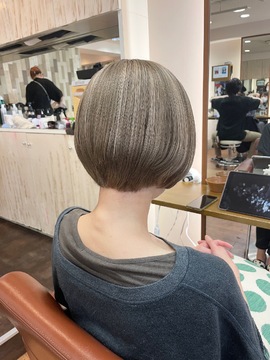 【三ノ宮】≪月給22万円／社会保険完備／有給休暇あり≫先輩スタッフが丁寧に教えてくれるので安心！プライベートも充実させながらスタイリストデビューを目指しましょう！オシャレサロン「HAIR BRAND Link トアロード店（ヘアブランドリンクトアロードテン）」からアシスタント（美容師）の求人☆★