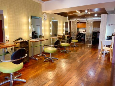 【今出川】≪月8日休み≫≪社会保険完備≫≪アイラッシュも学べる≫≪営業時間内レッスンも可能≫1年半以内にスタイリストデビュー可能！！美容師としての技術はもちろん、人間性も磨いていくことができます！「Bless HAIR clara店（ブレスヘアークララテン）」からアシスタント（美容師）の求人☆★☆