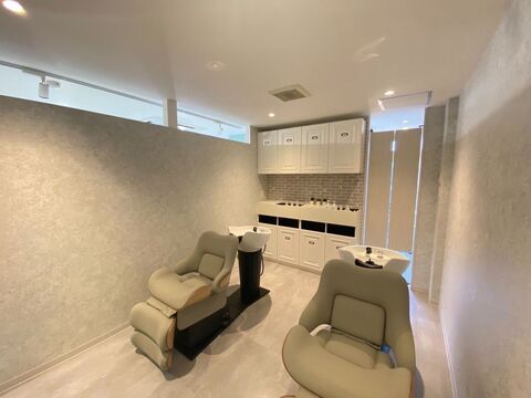 【JR箱崎駅】≪完全週休2日制・全席半個室・社会保険完備≫充実した福利厚生なので長くお仕事することが可能。土日祝もお休みOK、一人ひとりのお客様としっかり関わる温かい雰囲気のヘアサロン「Flan hair 箱崎店（フランヘアハコザキテン）」からスタイリスト（美容師）の求人☆★