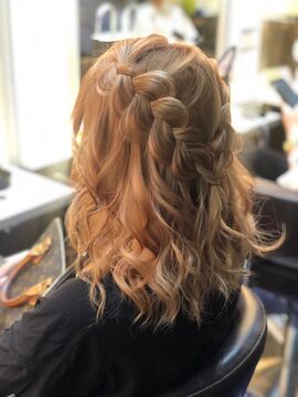 【中洲川端駅】≪日祝休み・パートアルバイト募集・WワークOK≫営業中のレッスンOK！！できる技術を増やして多くのお客様と関わる事ができます！！20代のお客様が中心のヘアセットサロン「HAIR MAKE LEON 2号店（ヘアーメイクレオニゴウテン）」からアシスタント（美容師）の求人☆★