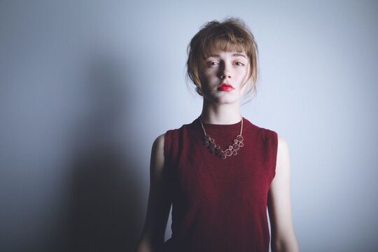 【西宮北口】≪月給24万円〜≫＜遅くとも20時には退勤可能＞＜完全週休2日制＞正社員と業務委託を選択可能！ご自身のライフスタイルに合わせて働けます！カラーが大人気！「flag（フラッグ）」からスタイリスト（美容師）の求人★☆