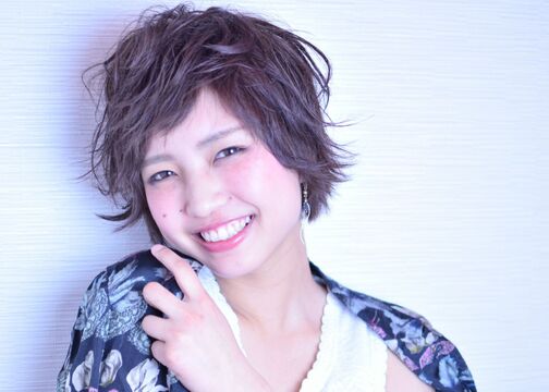 【栗東駅】≪営業中レッスンOK≫≪夏季・年末年始休暇あり≫お客様とじっくり関わりたい方におすすめ！！こだわりの薬剤と丁寧な接客が好評！自分のペースでデビューを目指せる「Elvita（エルヴィータ）」からアシスタント（美容師）の求人☆★