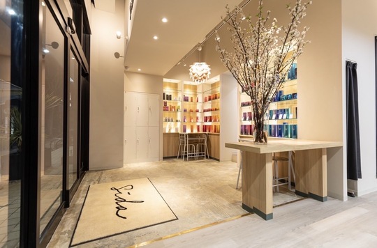 【阪急箕面駅】≪月給50万円以上が目指せる！≫≪月8日休み≫≪土日休みOK≫≪休憩あり（外出OK）≫≪社会保険完備≫≪人気システムトリートメントを使用した髪質改善推し≫≪客単価1万円越えの高単価サロン≫≪客層20代30代がメイン≫スタッフ想いの環境！給与体制がキャリアに応じて変動します！「Sida 箕面店（シダミノオテン）」からスタイリスト（美容師）の求人★☆