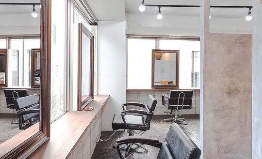 【田町】≪営業時間内レッスンOK≫≪最短1年半でデビュー可能≫効率的に学びながらデビューを目指すことができます！離職率が低く、長く活躍できるアットホームサロン！「Lebens（レベンス）」からアシスタント（美容師）の求人☆★