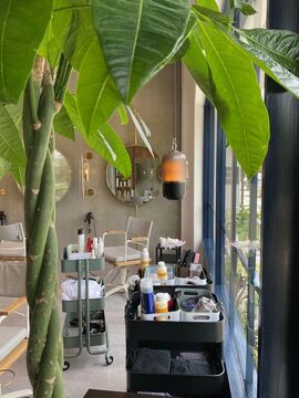 【和泉中央】≪社会保険完備≫≪月給23万円≫≪月8,9日休み≫一人一人のお客さんにしっかり向き合える環境！和気あいあいとした雰囲気のサロンです！「Ster.（ステラ）」からスタイリスト（美容師）の求人☆★☆