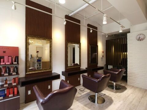 【桜坂】カット講習やサロンのマネジメント講習をされているオーナーさんが居るので幅広い技術・知識が学べます♪幅広い世代のお客様と関われる「LIANA Hair Atelier（リアナ ヘアー アトリエ）」からスタイリスト（美容師）の求人☆☆