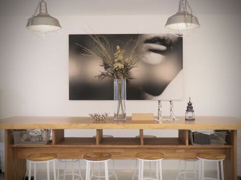 【西梅田】≪最短1年でデビュー可能≫≪完全週休2日≫≪月給18万円≫≪社会保険完備≫≪免許取得のための学費支援あり≫メンズ専門サロン！ツイスパやフェードなどのトレンド技術を学べるサロン！おしゃれなインテリアが自慢！「BARBER SHOP Cloud9（バーバーショップクラウドナイン）」からアシスタント（美容師・理容師）の求人☆★☆