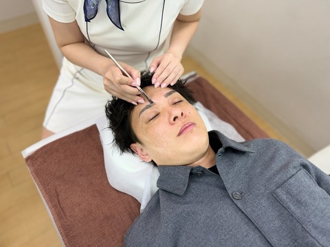 【新宿】未経験歓迎！◆社会保険完備・実働8時間◆個人の頑張りは豊富なインセンティブにてしっかりと還元！早い段階で高収入を狙えるサロンです！「MAYU CLEAR 新宿店（マユクリアシンジュクテン）」からアイブロウリストの求人☆★