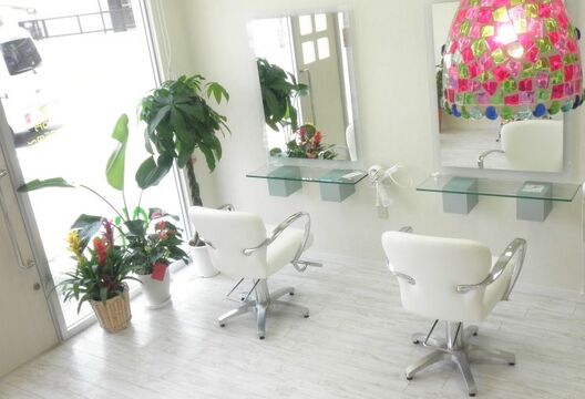 【火の見下】遅くても21時には退勤しているので負担も少なく働けますよ☆明るい性格の女性オーナーを中心にご近所にお住まいのお客様をキレイにしていきませんか 地域密着型×少人数のアットホームなヘアサロン「Olive（オリーブ）」からスタイリスト（美容師）の求人☆★☆