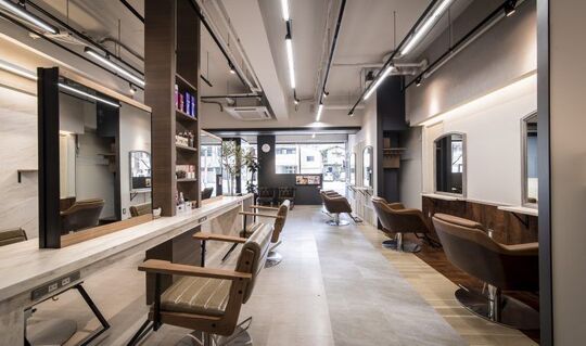 【JR吉塚駅】≪月休8日・月給20万円スタート・社会保険完備≫充実した福利厚生を準備しているので長く勤務出来る環境はバッチリ！！1年半でスタイリストデビューが目指せるヘアサロン「L’Aube（ローブ）」からアシスタント（美容師）の求人☆★