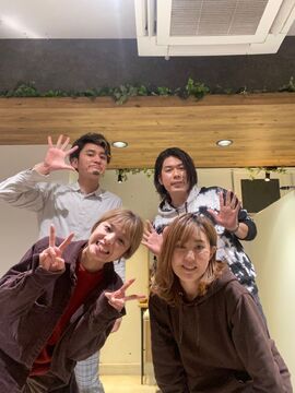 【塚口】≪完全週休2日≫≪19時退勤可能≫≪月1日土日のお休みも可能≫≪社会保険完備≫≪地域密着型≫≪空き時間のレッスンOK≫セット面がすべて半個室！オシャレで落ち着いた大人サロン！技術力が高く、ヘッドスパも人気！実力をつけたい方におススメ！「bloom hair design（ブルームヘアデザイン）」からアシスタント（美容師）の求人☆☆