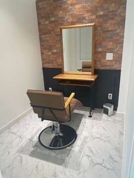 【岸和田カンカン前】 ≪月給30万円以上≫≪完全週休2日制≫≪20時迄に退勤≫≪全席個室&完全マンツーマン≫≪高単価≫髪質改善トリートメントに特化した上質サロンです！「RECARE 岸和田店（リケアキシワダテン）」からスタイリスト（美容師）の求人★☆