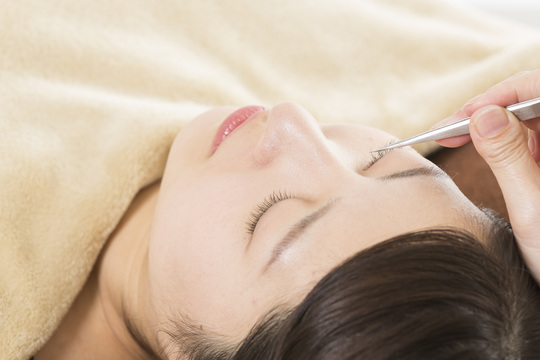 【東京駅】■産休育休制度・社会保険完備■人気サロンの新ブランド！未経験もOK！大手ならではの待遇で、長く働きたい方にオススメ！「Karen EYEBROW DESIGN グランスタ丸の内店（カレンアイブロウデザイングランスタマルノウチテン）」からアイリスト（アイデザイナー・まつ毛エクステ）の求人☆☆