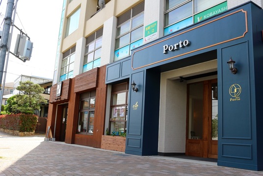 【甲南山手】≪アイリストと兼任OK≫≪完全週休2日≫≪日曜日も休めてプライベート充実≫≪営業時間中レッスン◎≫≪社会保険完備≫≪PHOTOコンテストグランプリ受賞≫肌に優しいもののみを扱い、髪も肌もキレイになる大人向けサロン！技術アップで達成感が得られるような給与システムがあり、撮影技術も身に付きます！「atelier porto（アトリエポルト）」からアシスタント（美容師）の求人☆★