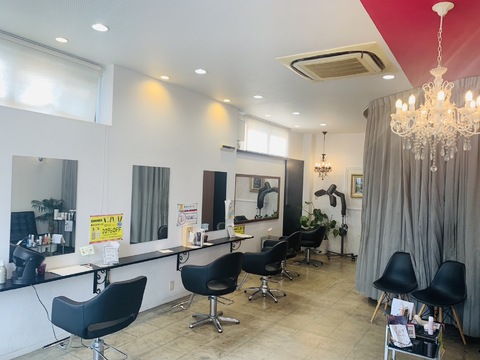 【西中新田】≪毎週日曜日休み・祝日休み・月8日お休み・社会保険完備・営業時間は17時まで・ママさん歓迎≫家庭のあるスタッフさんも多く在籍。急な休みも皆で助け合います！プライベートの時間も大切にできるので長く無理なくお仕事できる環境のヘアサロン「Ve-nus 倉敷店（ヴィーナスクラシキテン）」からスタイリスト（美容師）の求人☆★