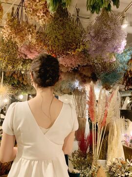 【四条烏丸】≪正社員は完全週休2日≫≪有給休暇あり≫≪20時台に退勤可能≫スタッフさんそれぞれに合わせた幅広い働き方が可能！！営業時間内レッスンOKで、最短2年でデビューが叶います！こだわりのインテリアがおしゃれなトレンドサロン「neutral public（ニュートラルパブリック）」からアシスタント（美容師）の求人★☆